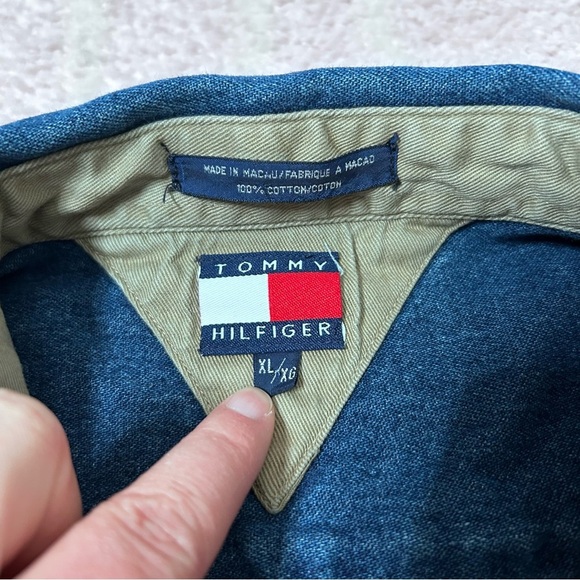 Vintage Tommy Hilfiger Blue Denim Shirt American Flag Star Pockets Size XL - Picture 3 of 11